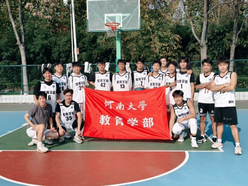 香港篮球队奋勇拼搏，成功获得比赛胜利